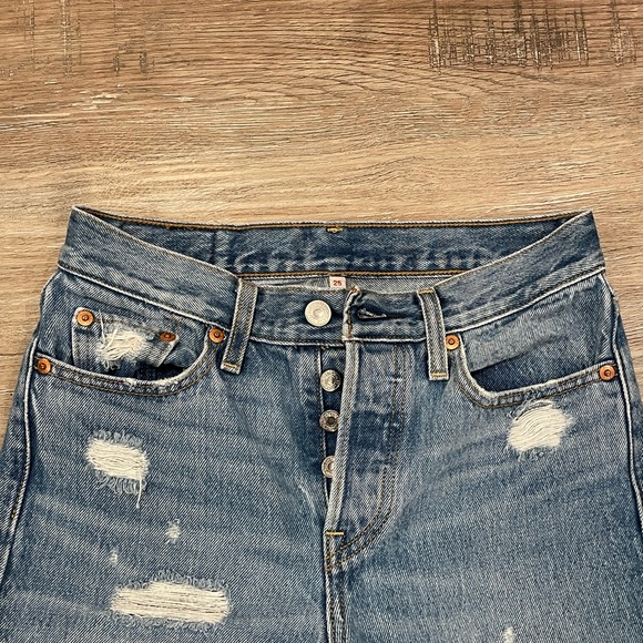Distressed Levis Straight Leg Jeans - Picture 3 of 3